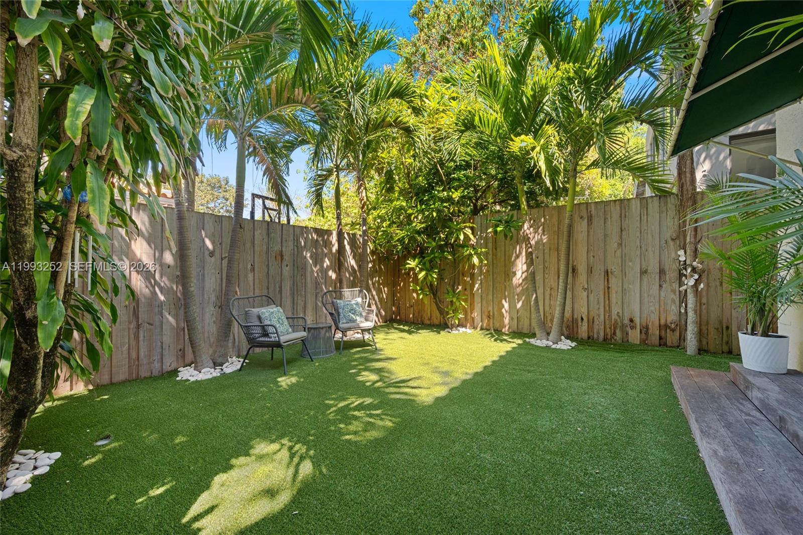 3274 Gifford Ln Miami, FL 33133