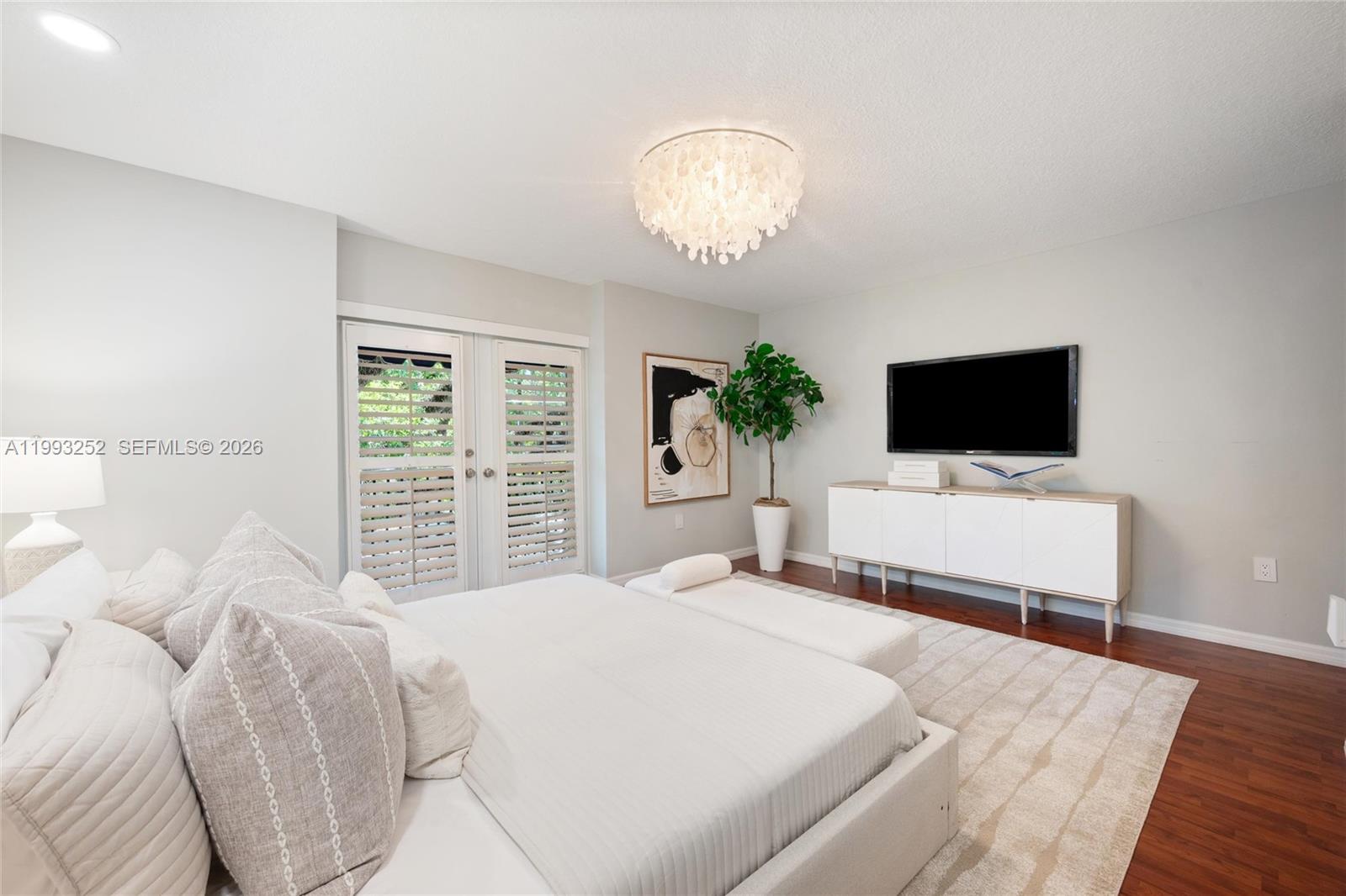 3274 Gifford Ln Miami, FL 33133