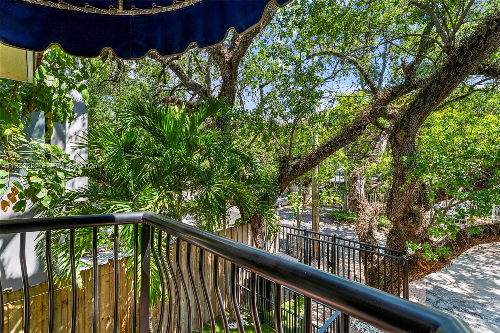 3274 Gifford Ln Miami, FL 33133