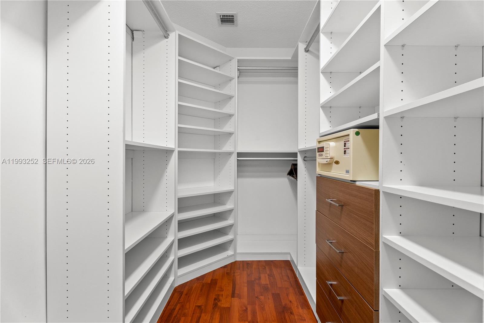 3274 Gifford Ln Miami, FL 33133