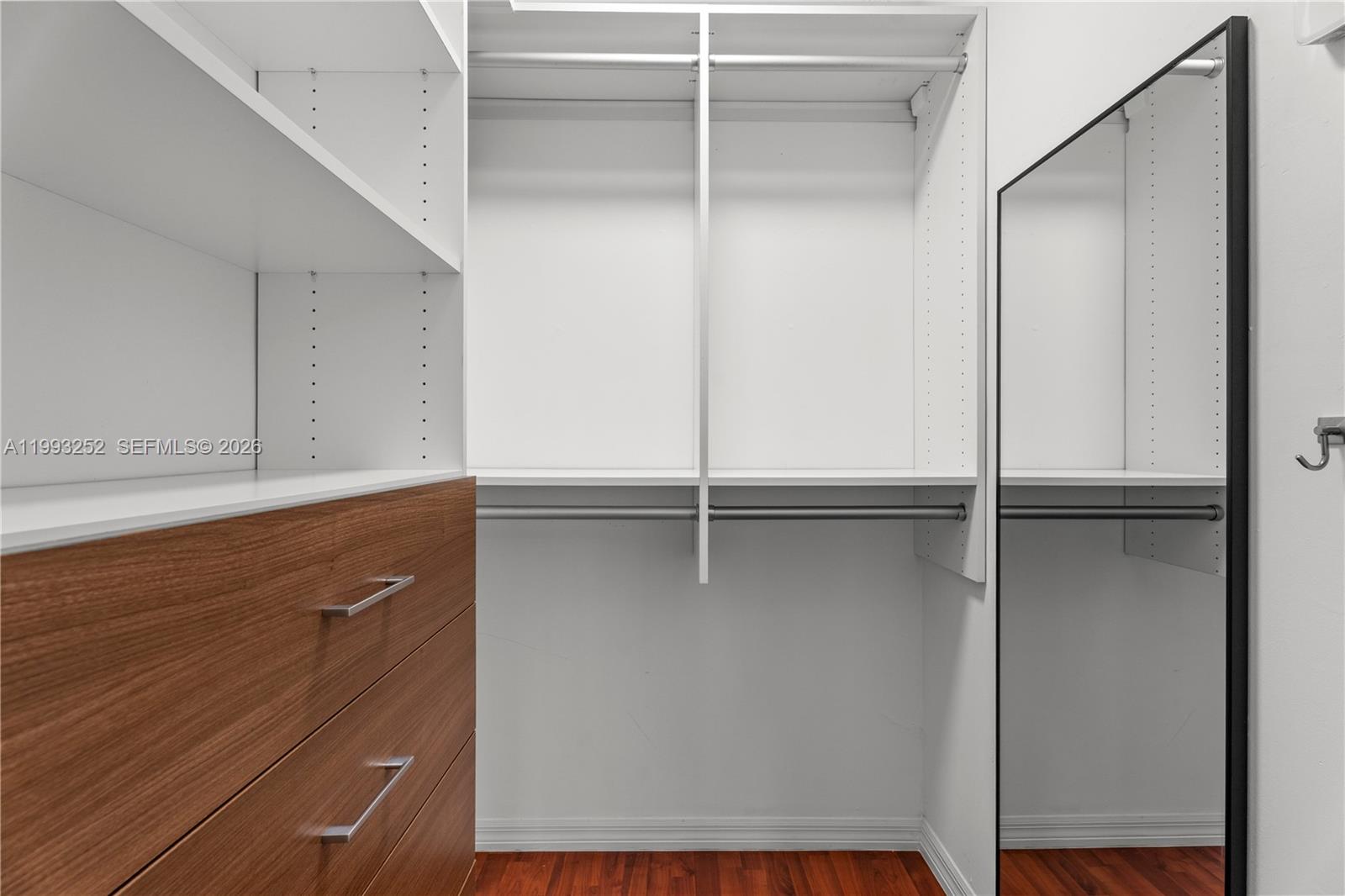 3274 Gifford Ln Miami, FL 33133