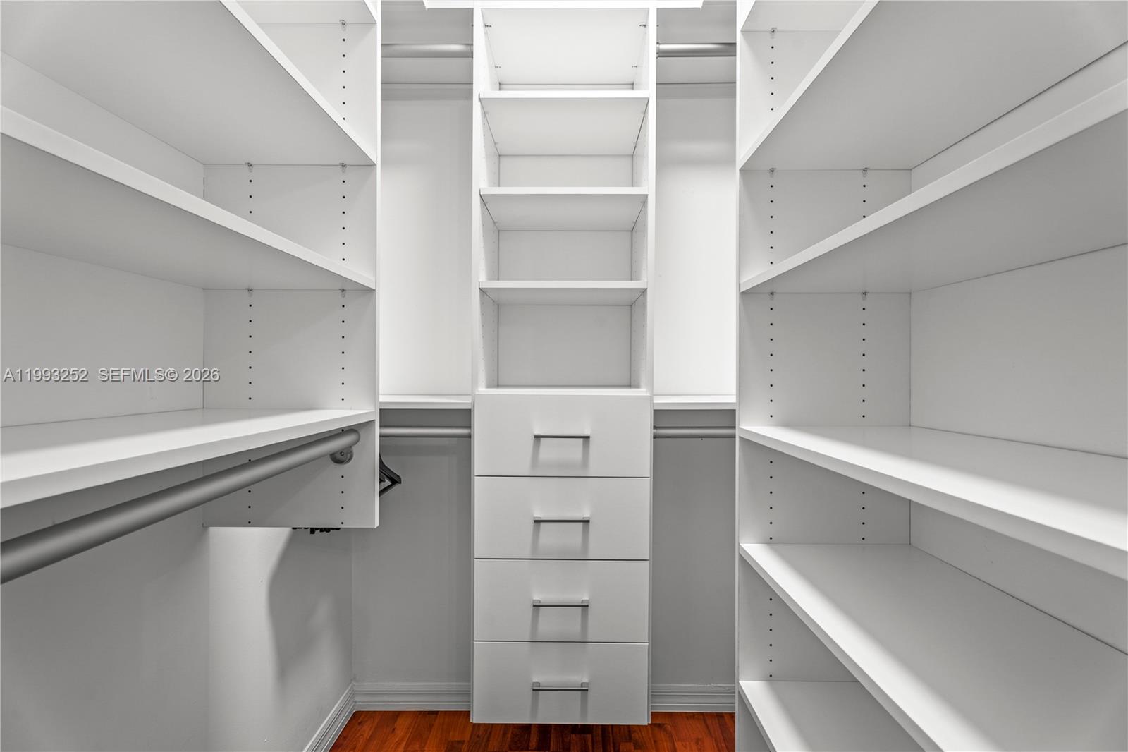 3274 Gifford Ln Miami, FL 33133