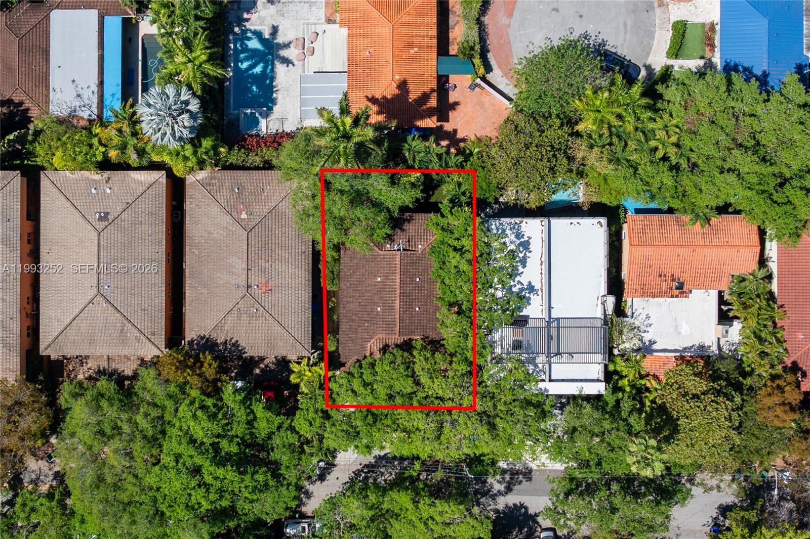 3274 Gifford Ln Miami, FL 33133