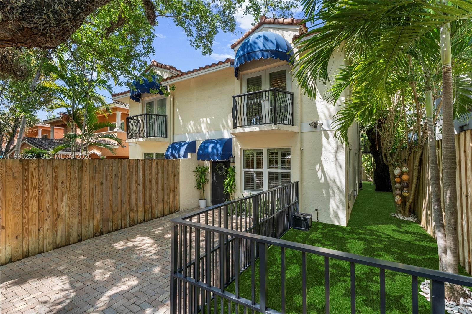 3274 Gifford Ln Miami, FL 33133