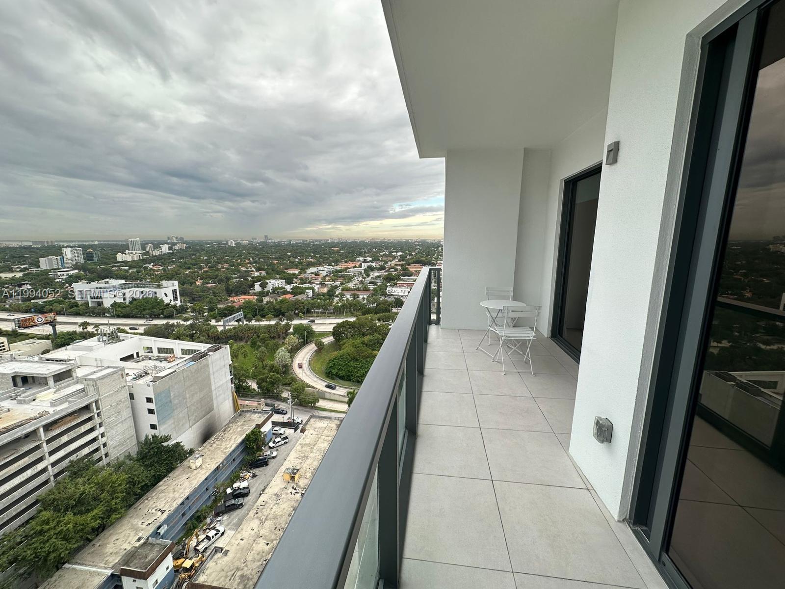 image Smart Brickell I12