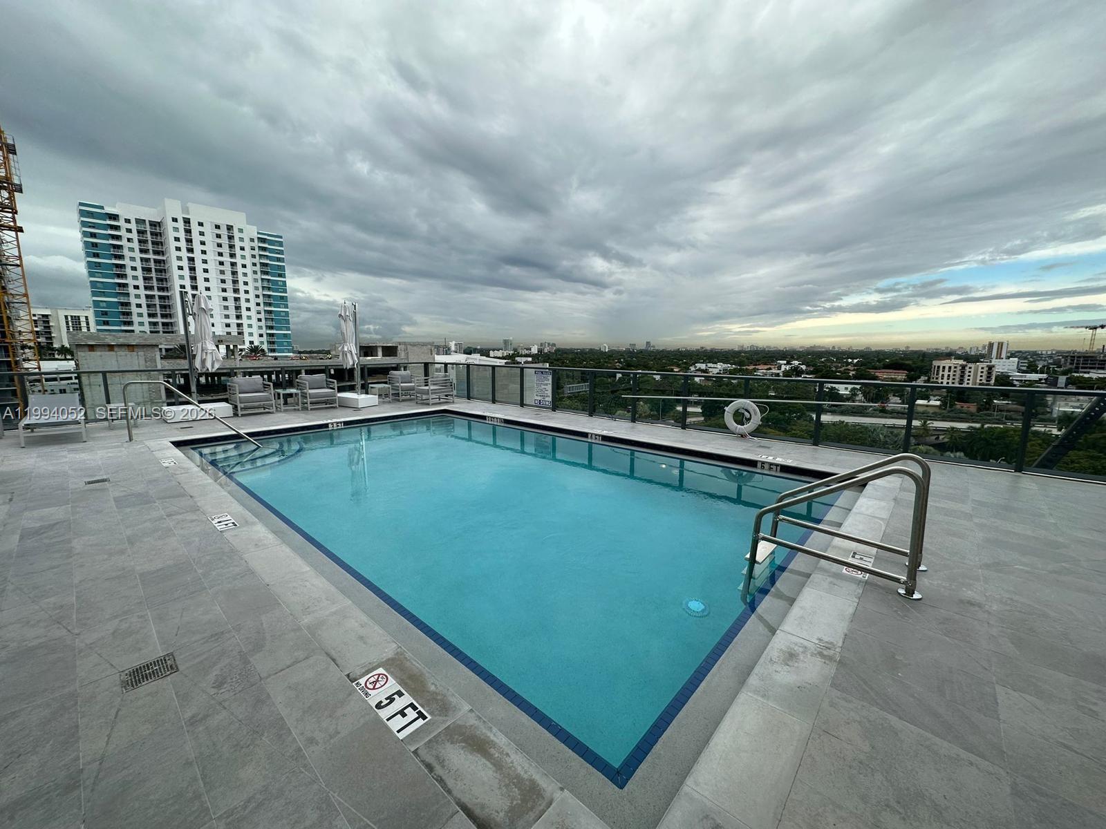 image Smart Brickell I14