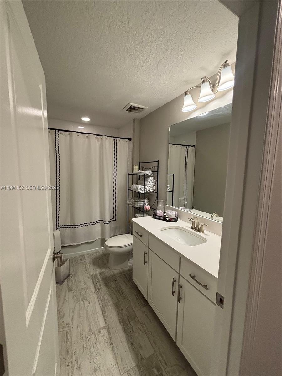 9173 Warm Spgs Cir Other, FL 34219