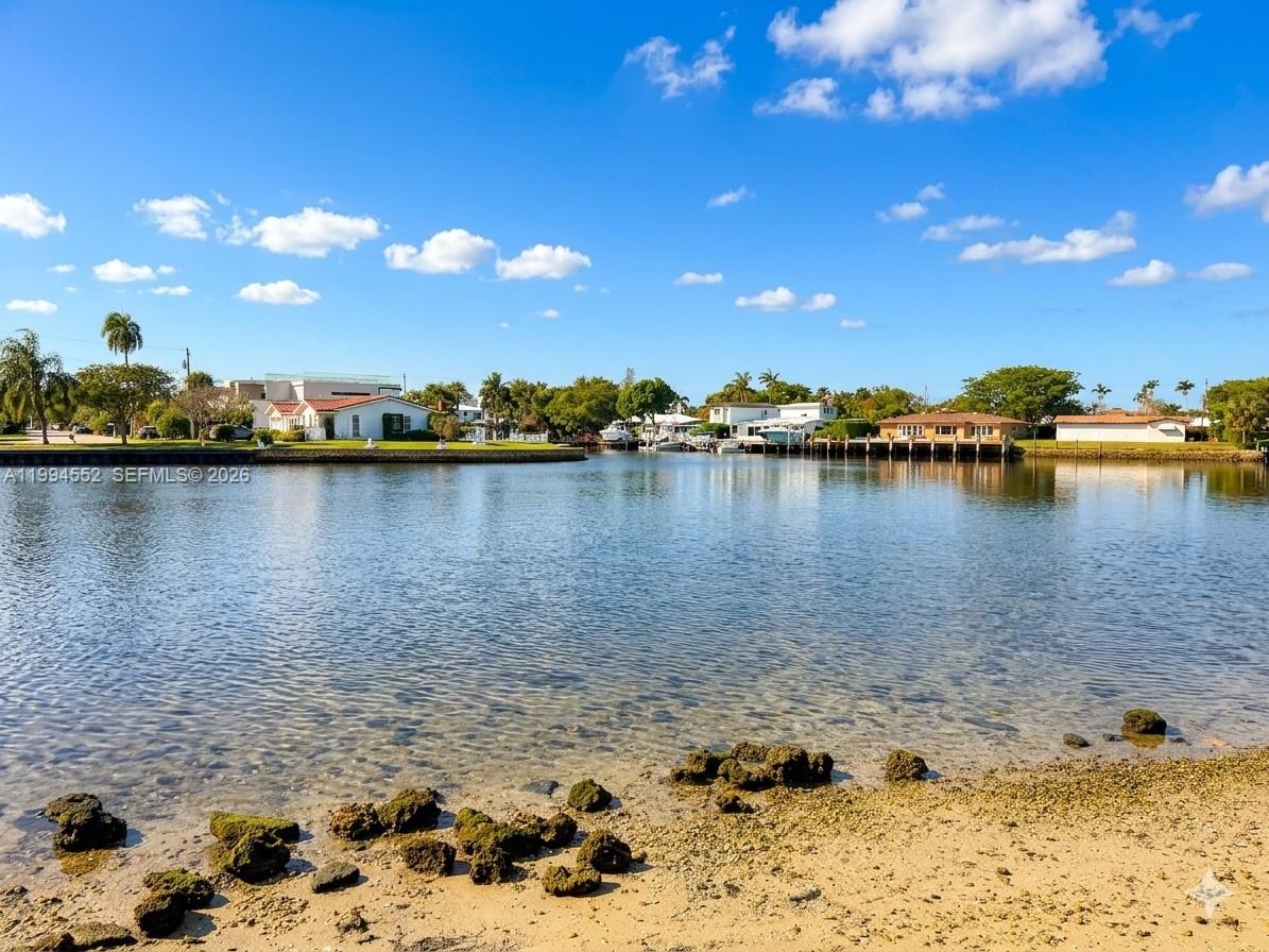 1881 Middle Riv Dr #704 Fort Lauderdale, FL 33305