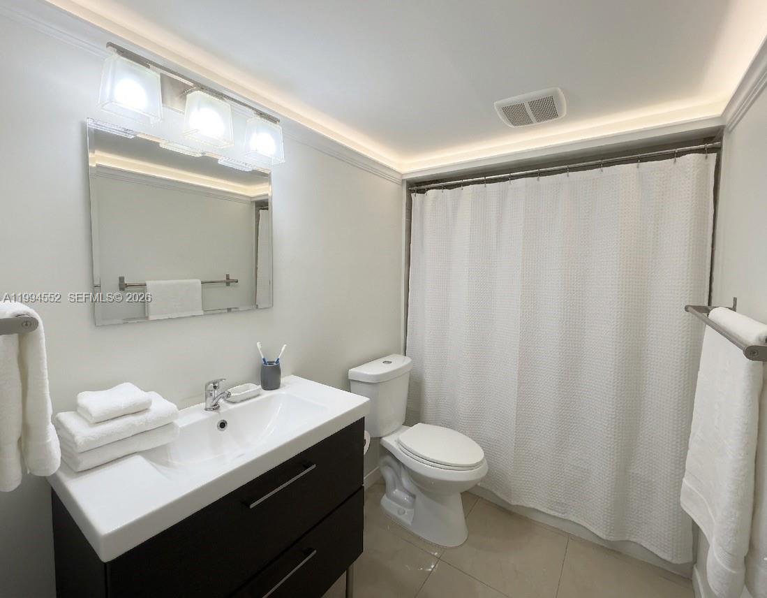 1881 Middle Riv Dr #704 Fort Lauderdale, FL 33305