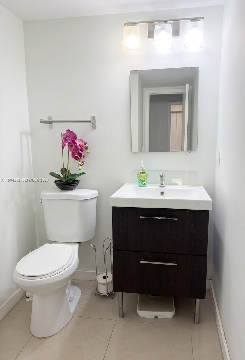 1881 Middle Riv Dr #704 Fort Lauderdale, FL 33305