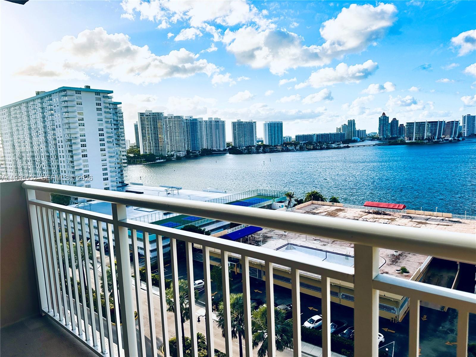 image Winston Towers 1003