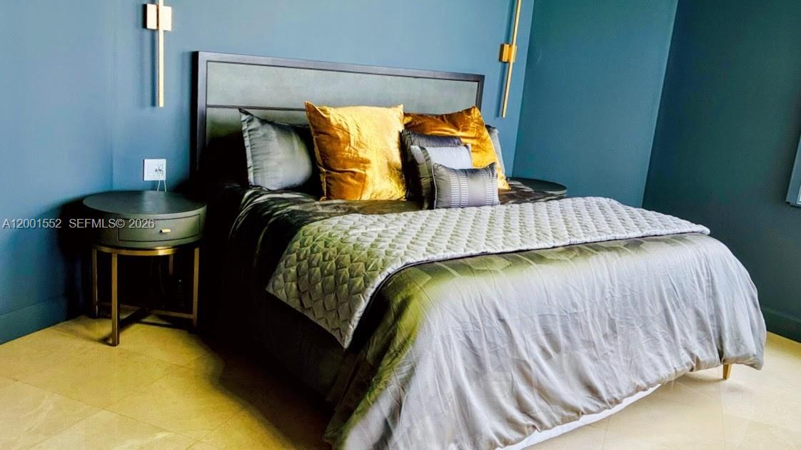 848 Brickell Key Dr #806 Miami, FL 33131