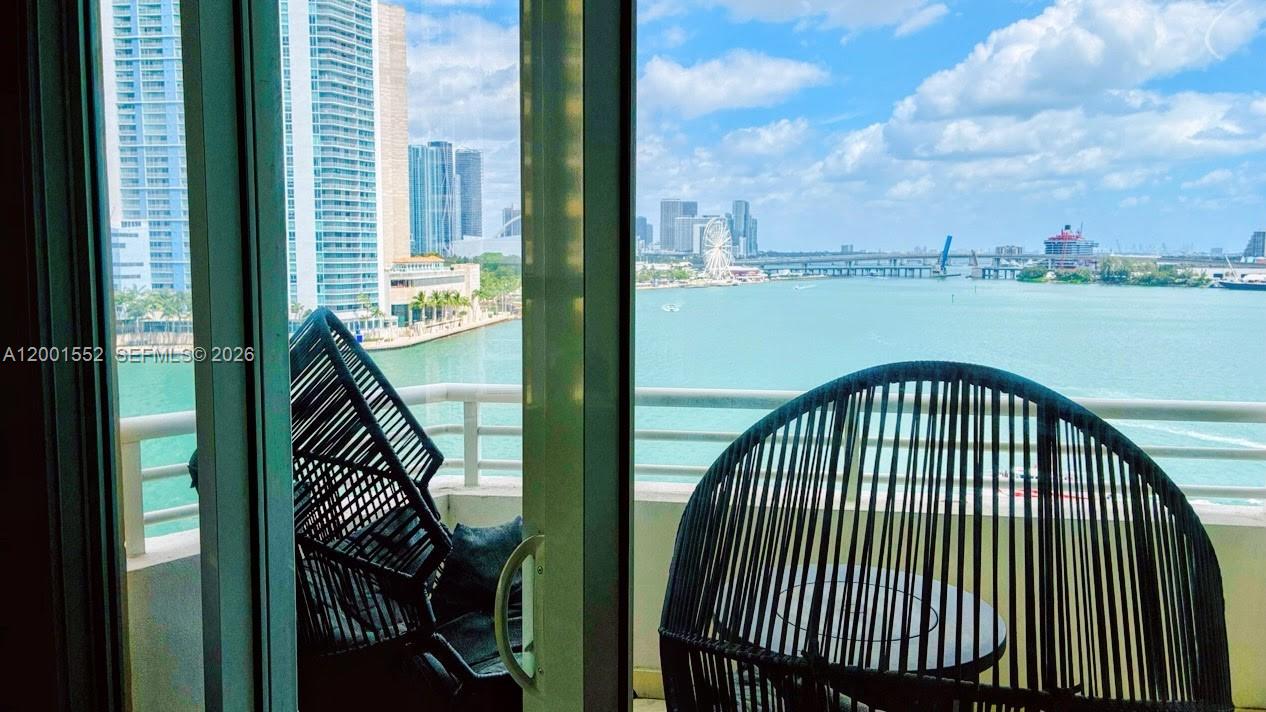 848 Brickell Key Dr #806 Miami, FL 33131