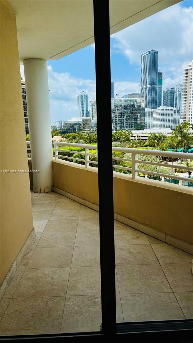 848 Brickell Key Dr #806 Miami, FL 33131