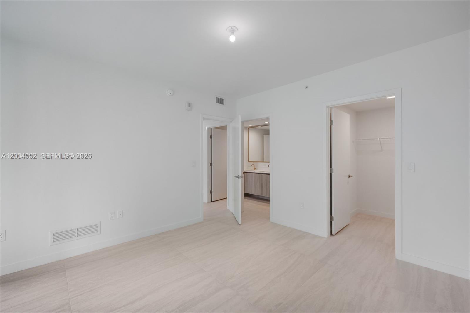 77 SE 5th St #3205 Miami, FL 33131