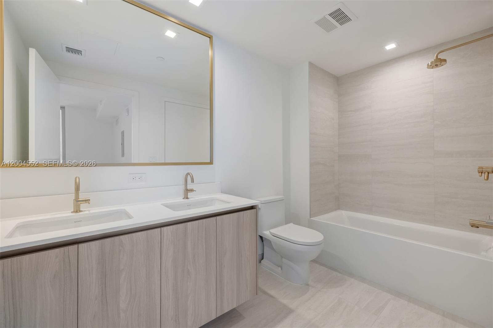 77 SE 5th St #3205 Miami, FL 33131