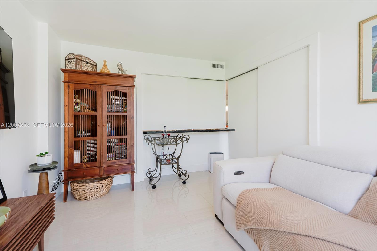 400 Leslie Dr #319 Hallandale Beach, FL 33009