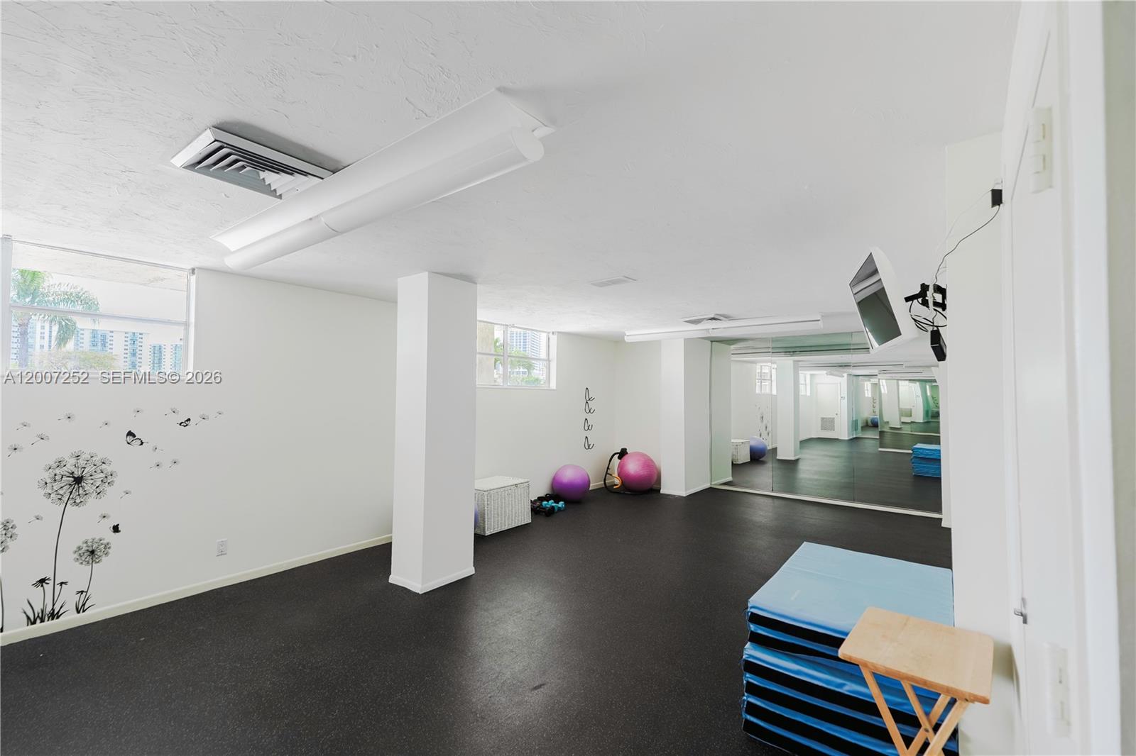 400 Leslie Dr #319 Hallandale Beach, FL 33009