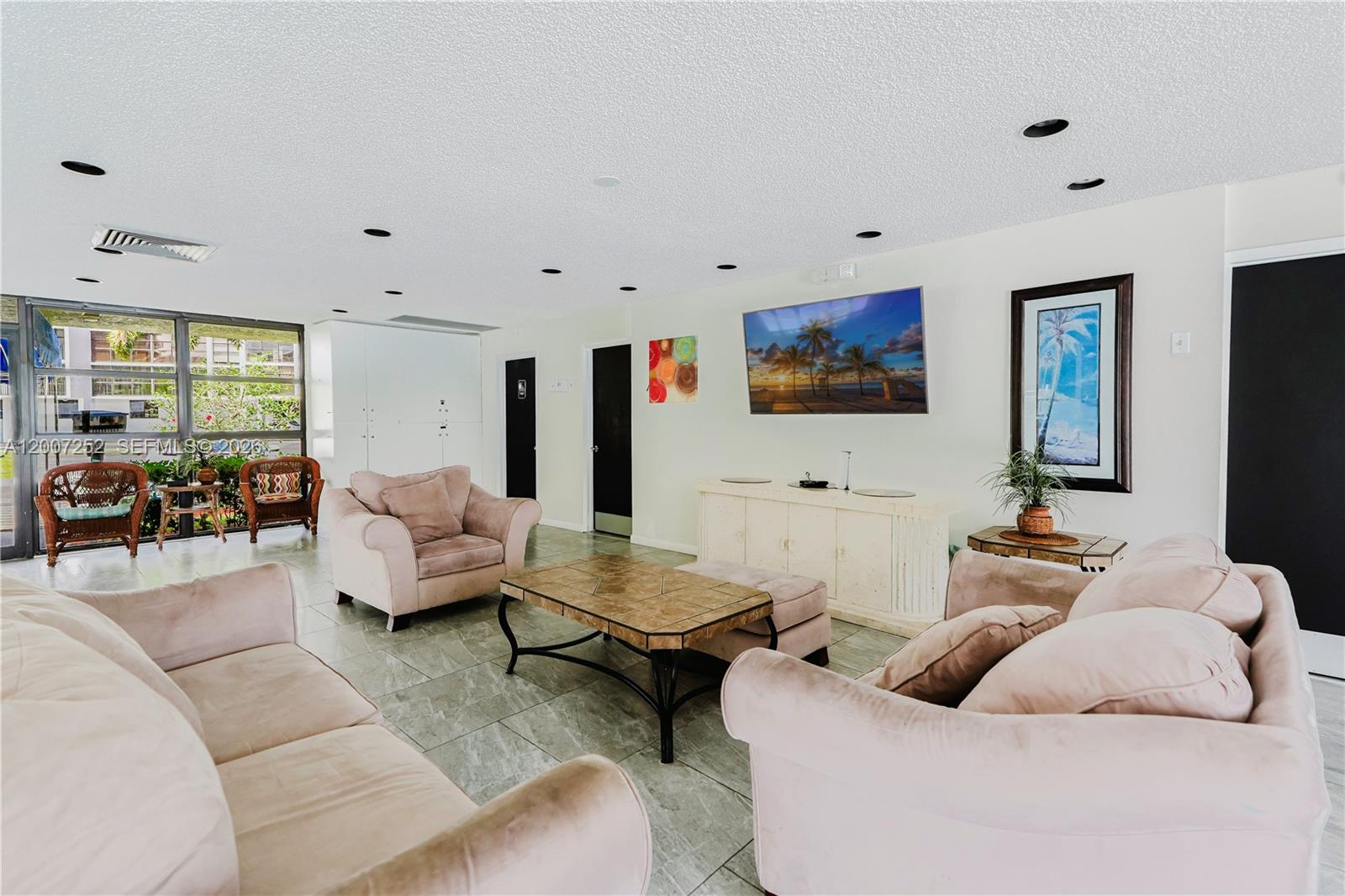 400 Leslie Dr #319 Hallandale Beach, FL 33009