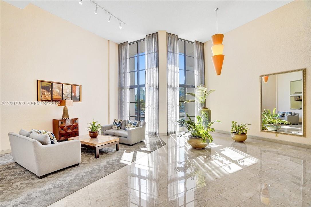 400 Leslie Dr #319 Hallandale Beach, FL 33009