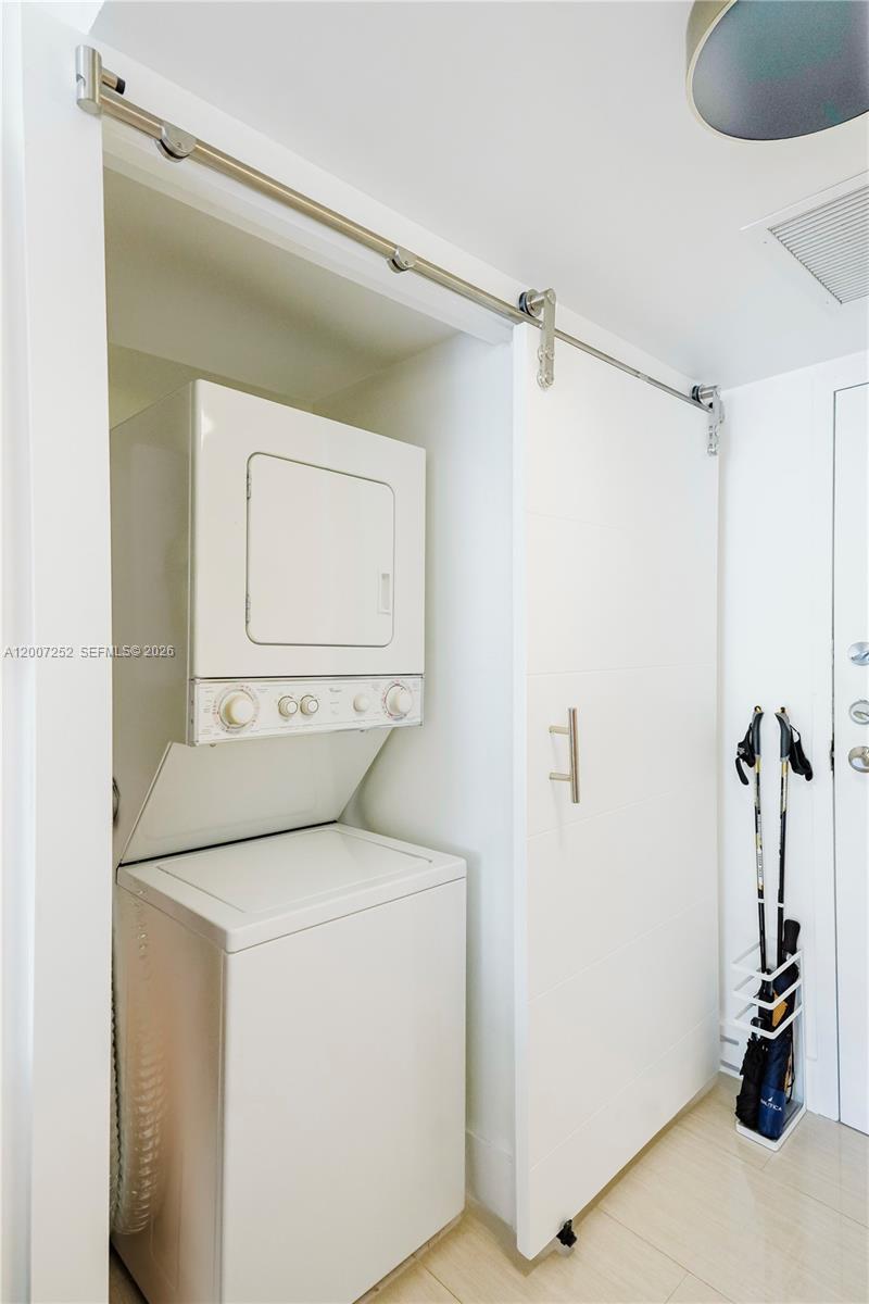 400 Leslie Dr #319 Hallandale Beach, FL 33009