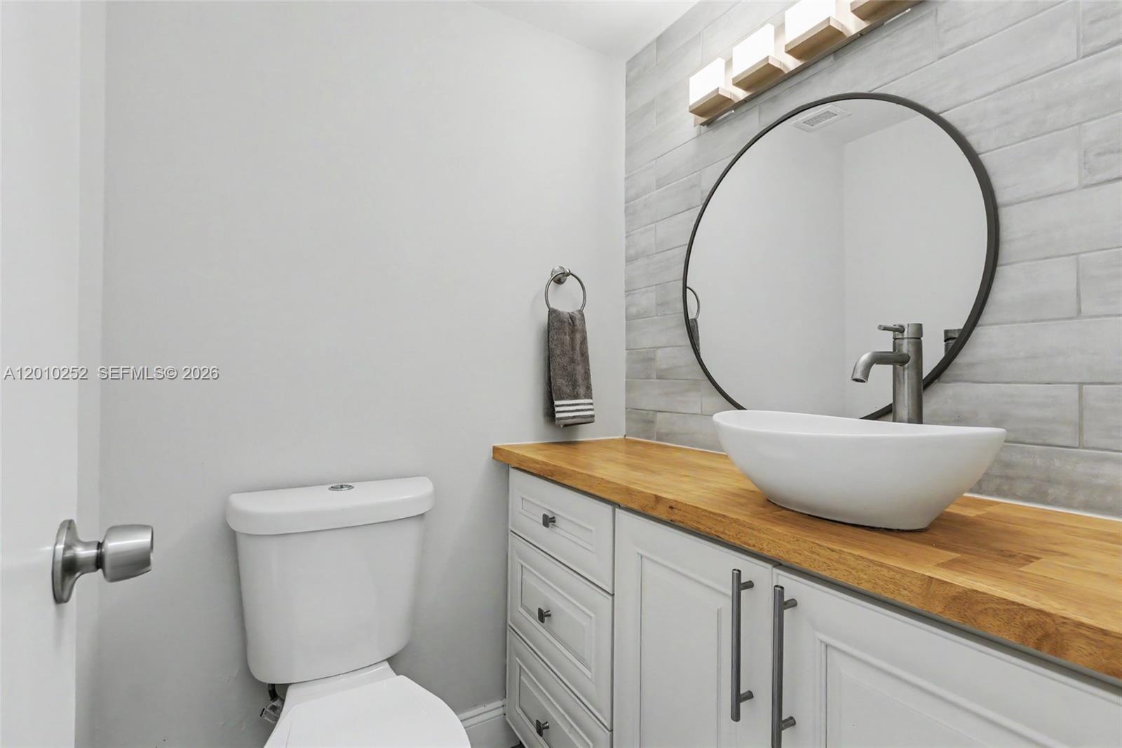 image Arlen House West9