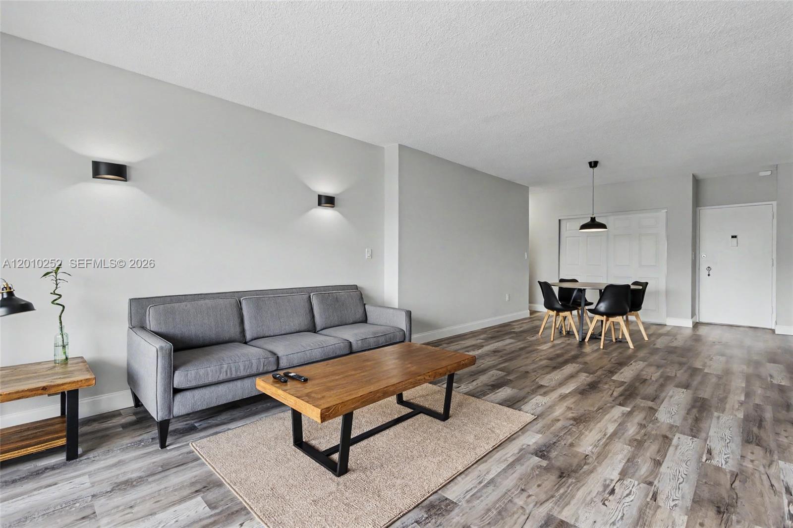 image Arlen House West16