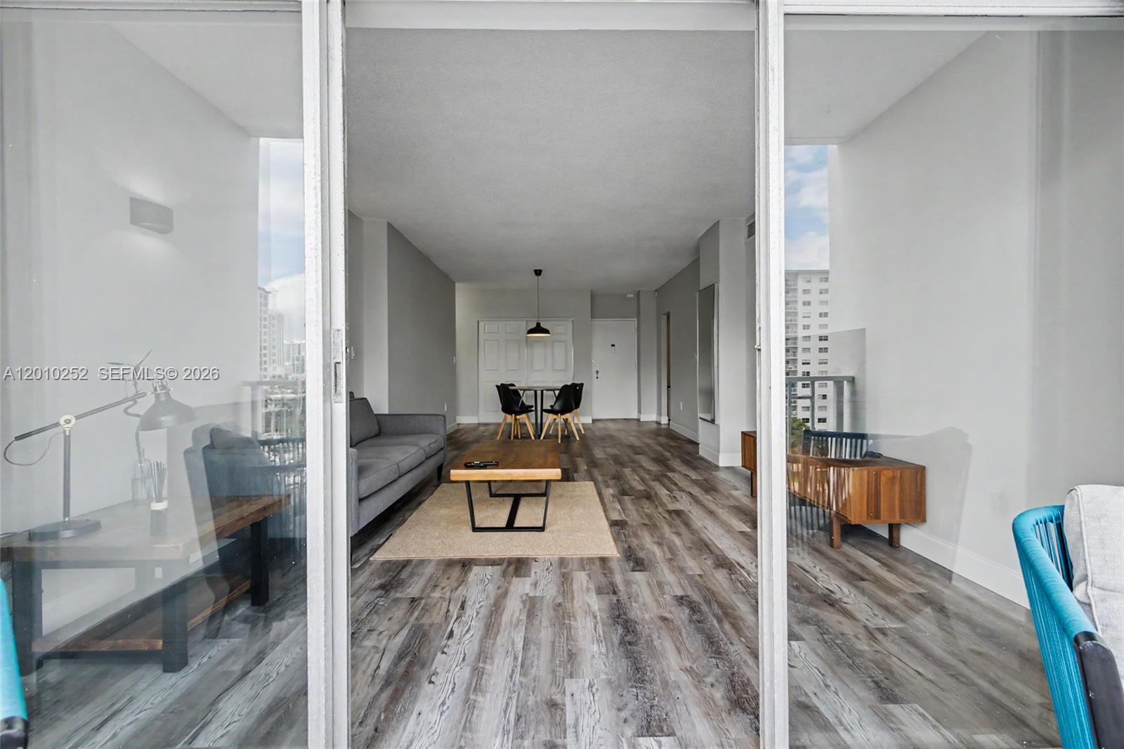 image Arlen House West17
