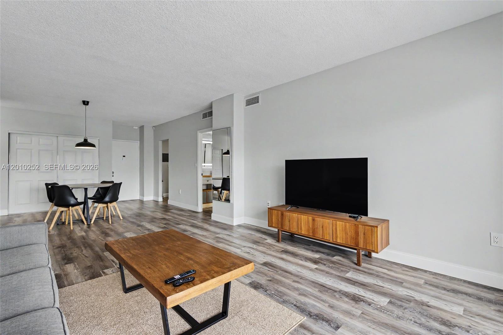 image Arlen House West21