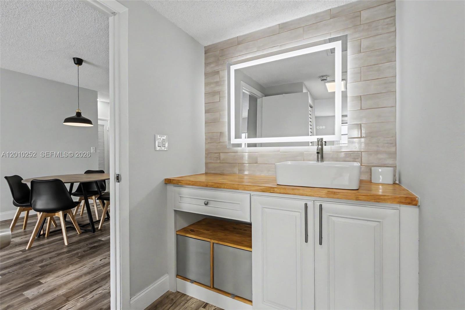 image Arlen House West22