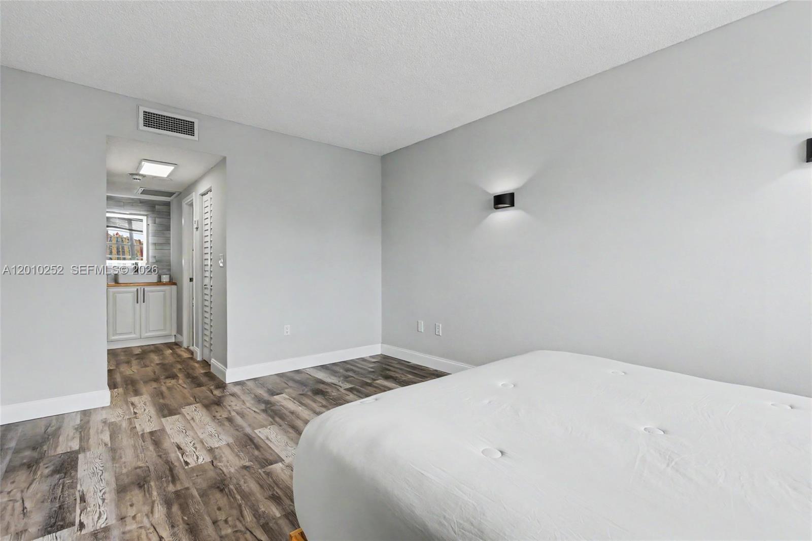 image Arlen House West28