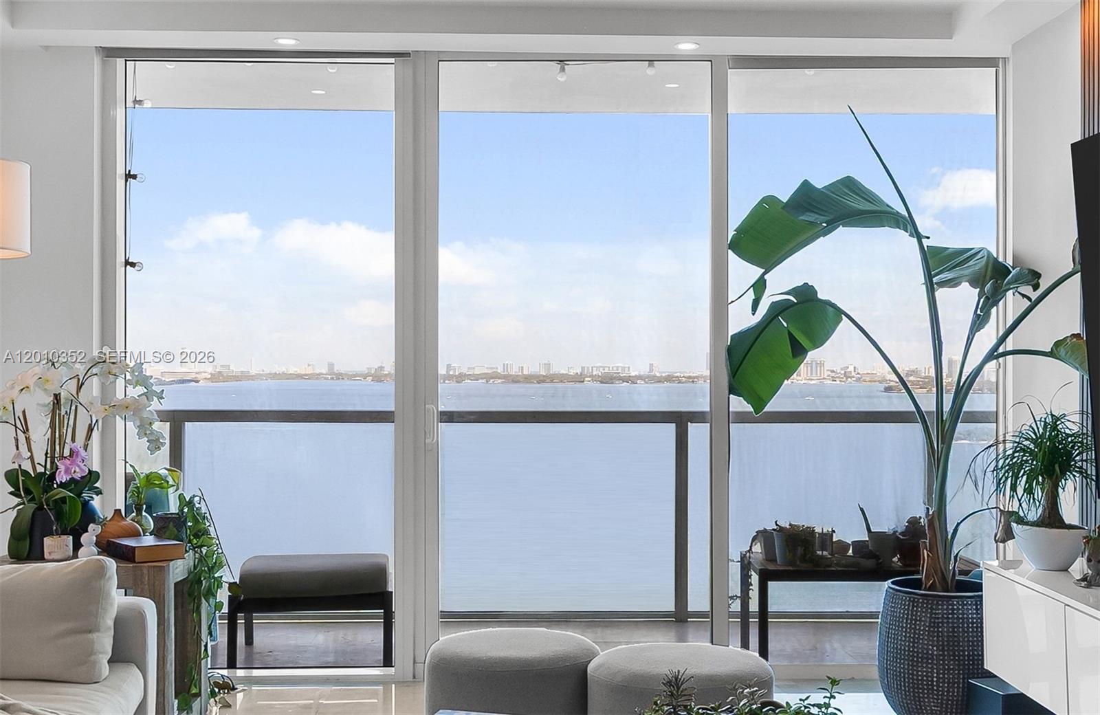 image Onyx on the Bay0