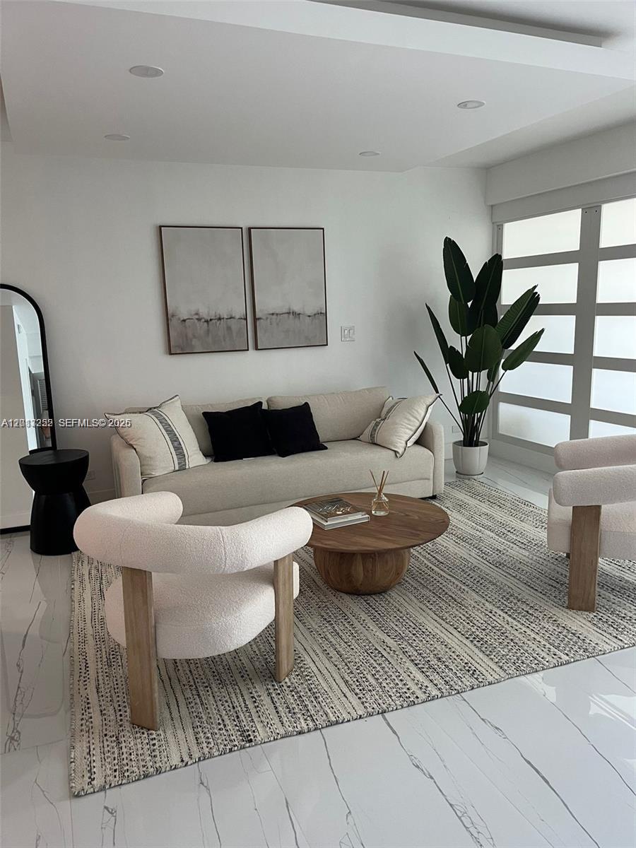 2301 Collins Ave #628 Miami Beach, FL 33139