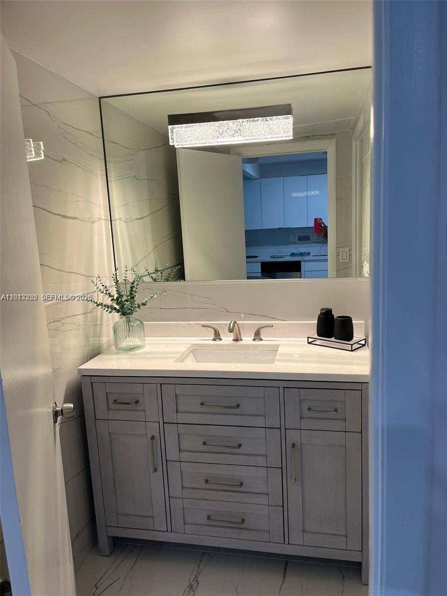 2301 Collins Ave #628 Miami Beach, FL 33139