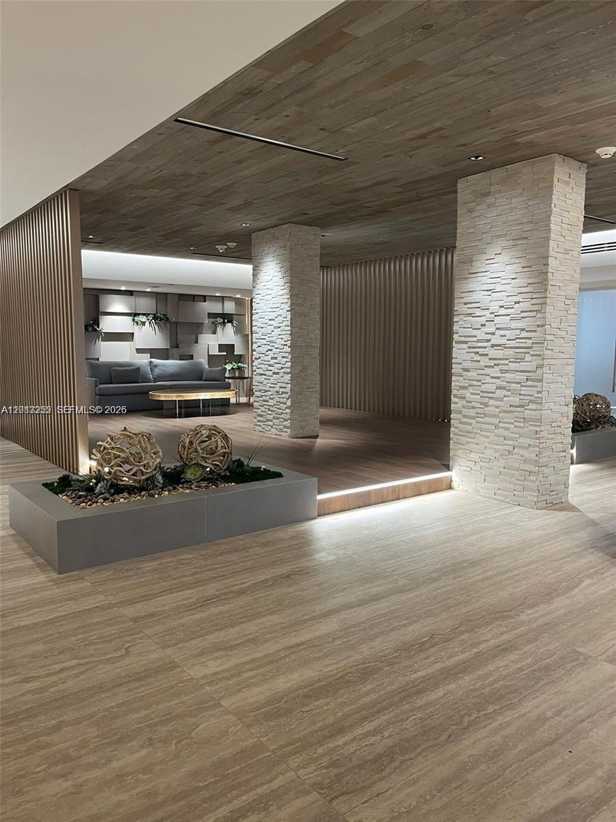 2301 Collins Ave #628 Miami Beach, FL 33139