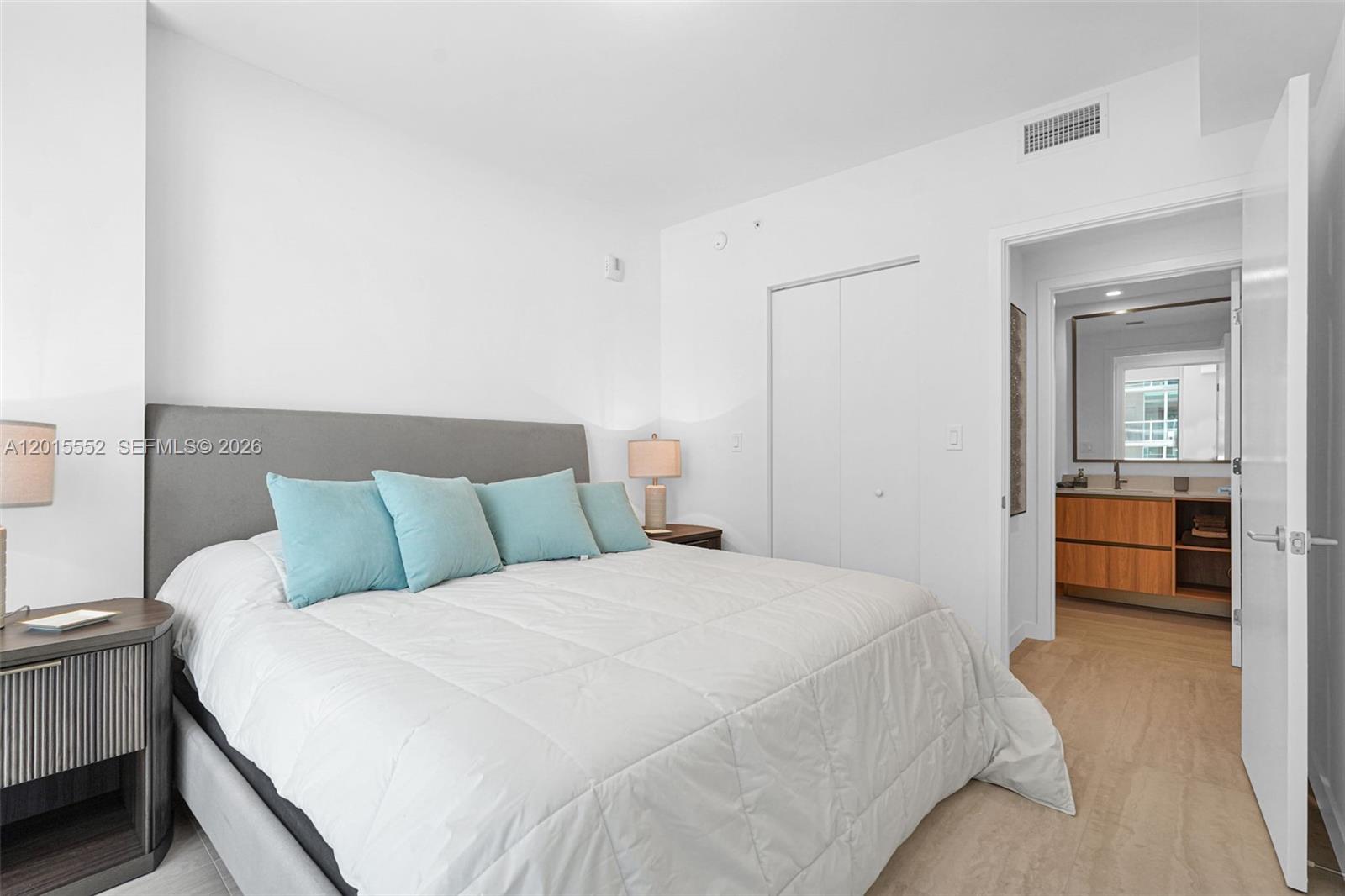 77 SE 5th St #1511 Miami, FL 33131