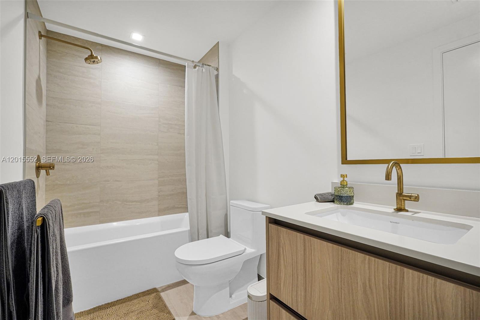77 SE 5th St #1511 Miami, FL 33131