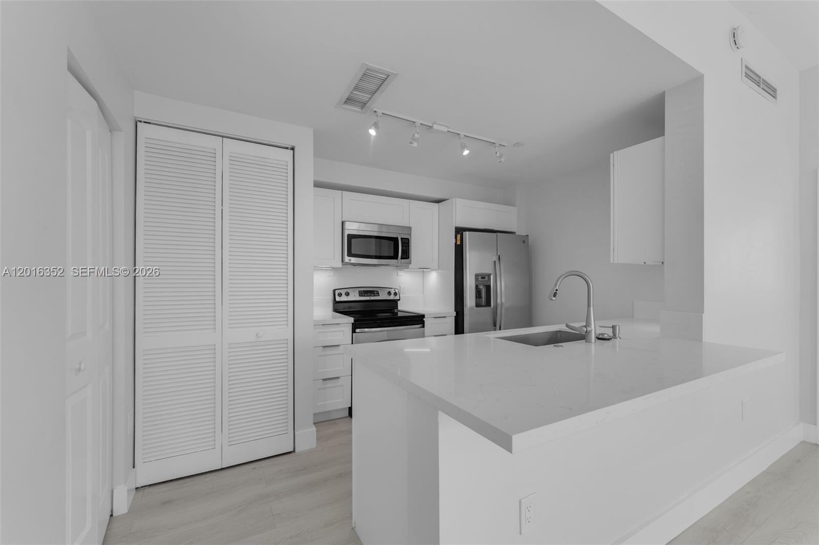 7350 SW 89th St #2202S Miami, FL 33156