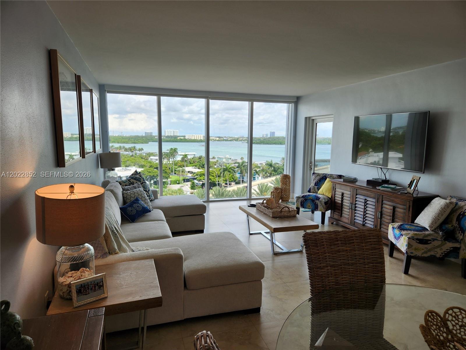 10275 Collins Ave #824