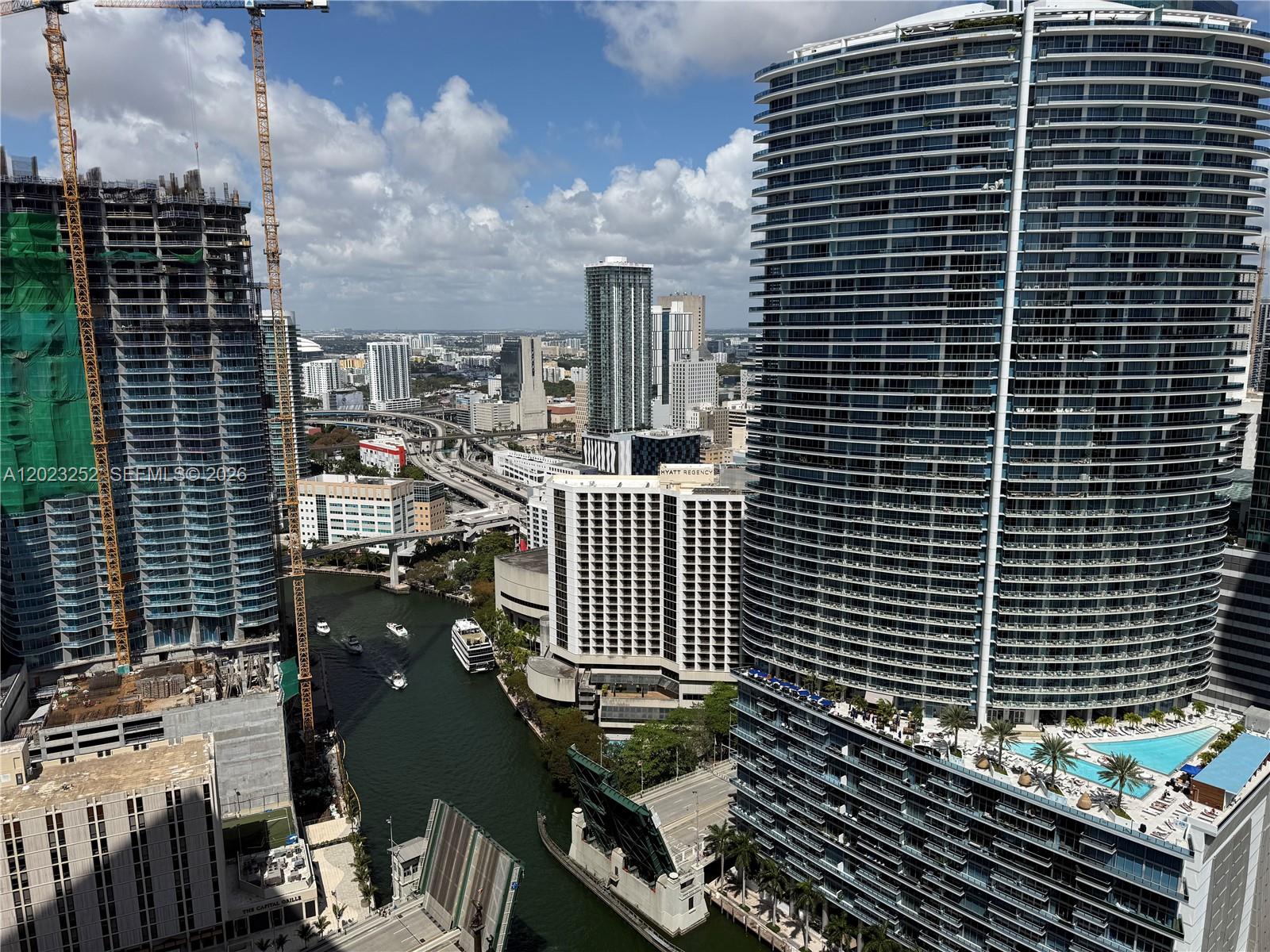 465 Brickell Ave #3906