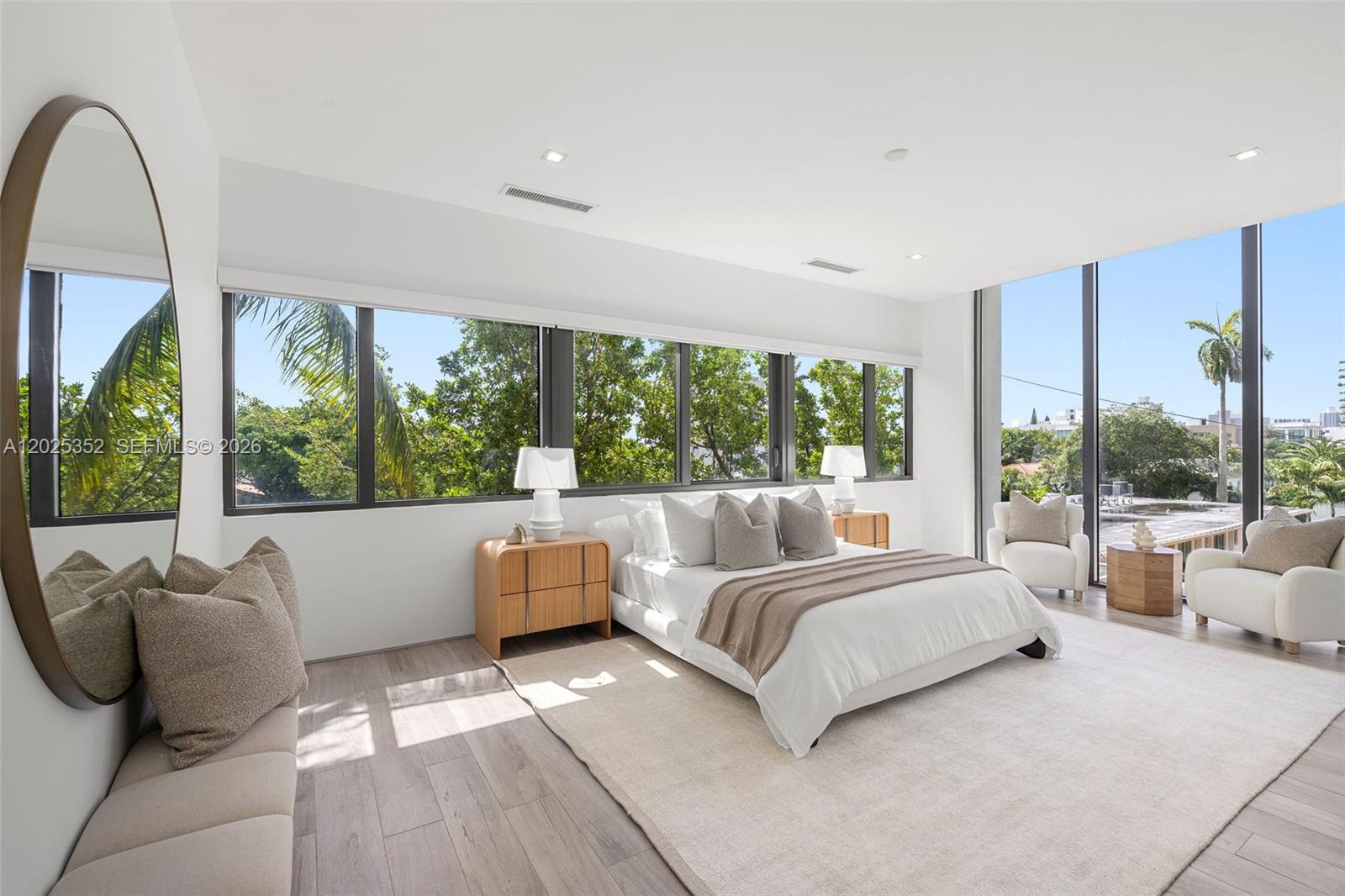1525 Bay Rd Miami Beach, FL 33139