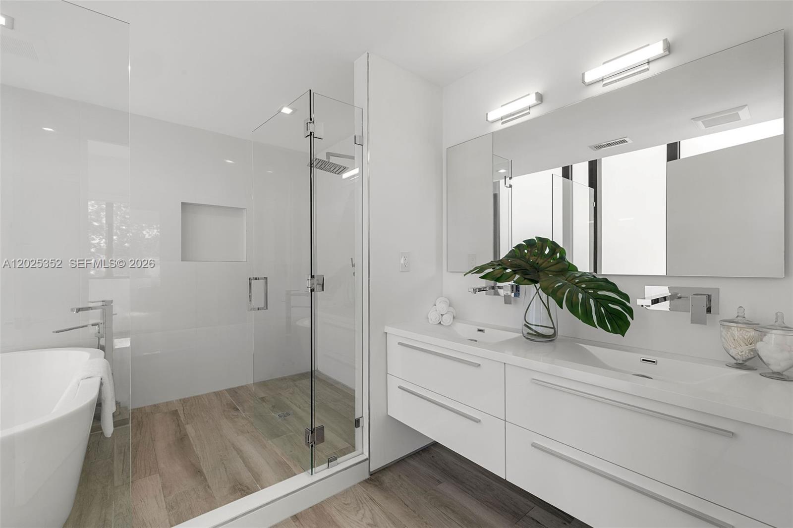1525 Bay Rd Miami Beach, FL 33139