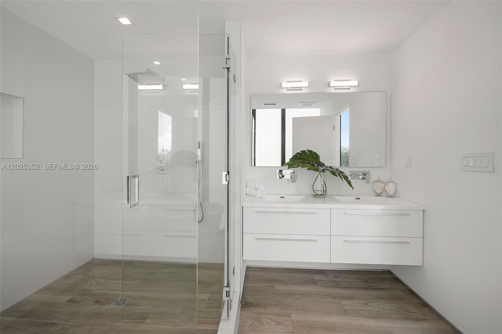 1525 Bay Rd Miami Beach, FL 33139