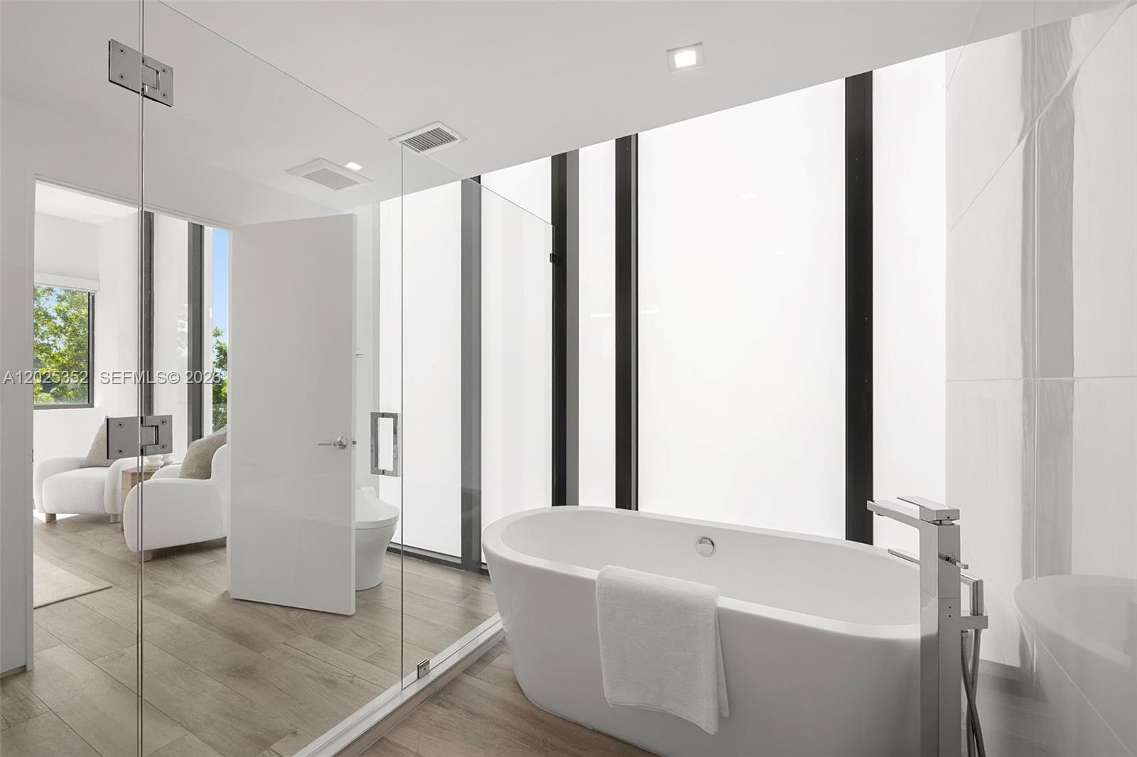 1525 Bay Rd Miami Beach, FL 33139