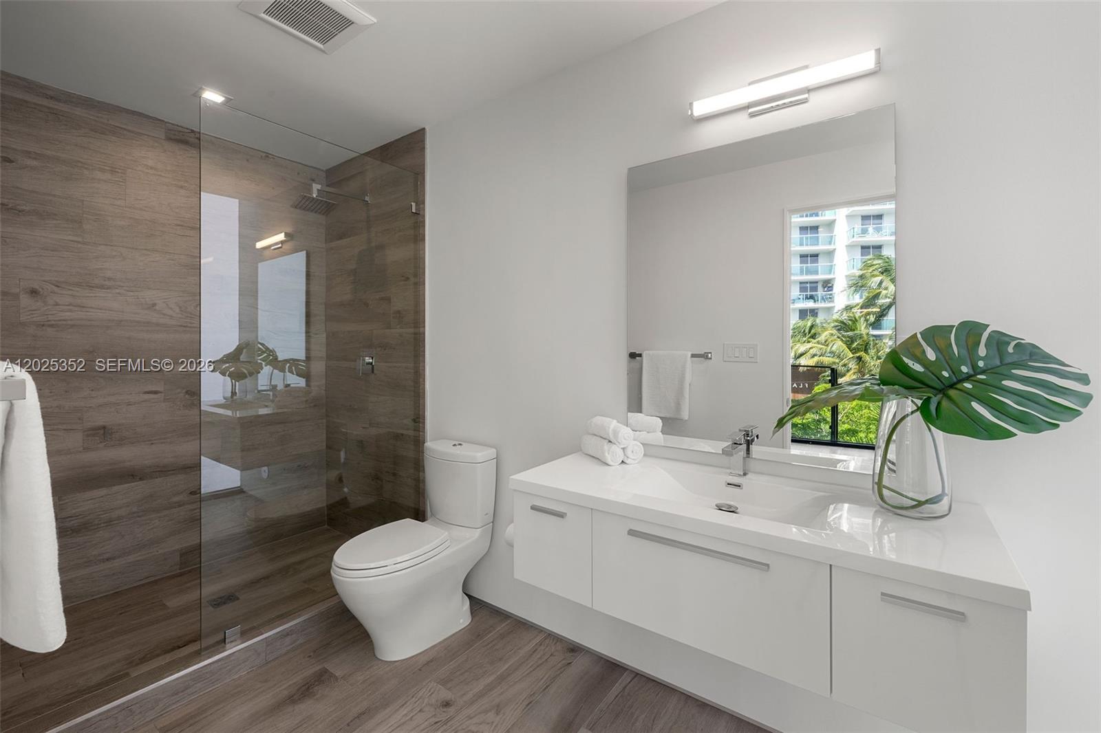 1525 Bay Rd Miami Beach, FL 33139