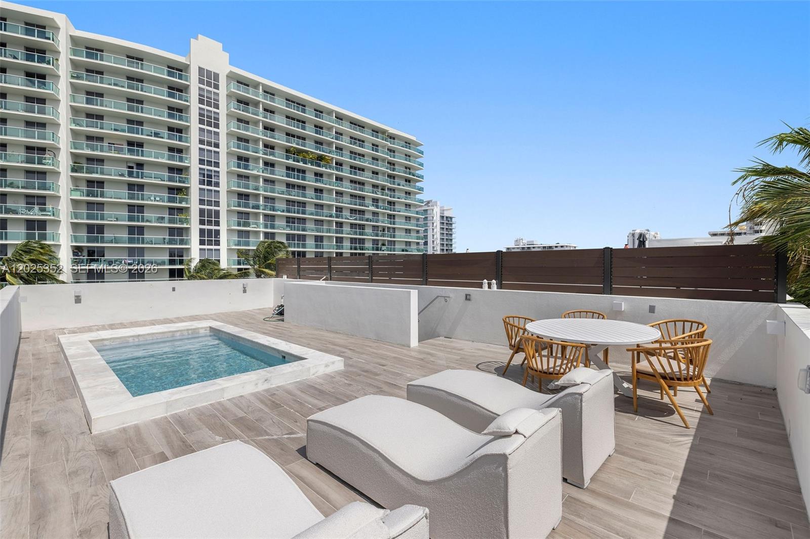 1525 Bay Rd Miami Beach, FL 33139