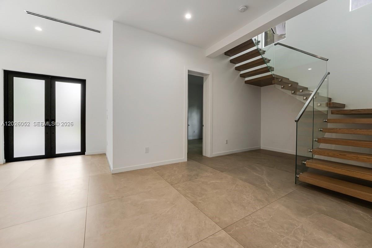 3741 Kumquat Ave Miami, FL 33133