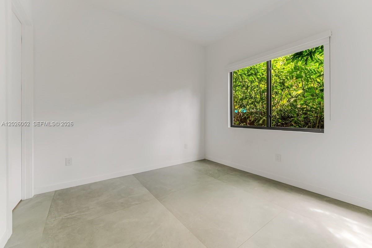 3741 Kumquat Ave Miami, FL 33133