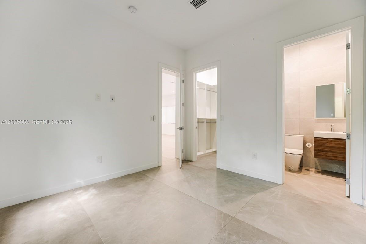 3741 Kumquat Ave Miami, FL 33133