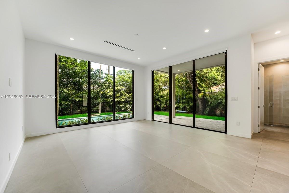 3741 Kumquat Ave Miami, FL 33133